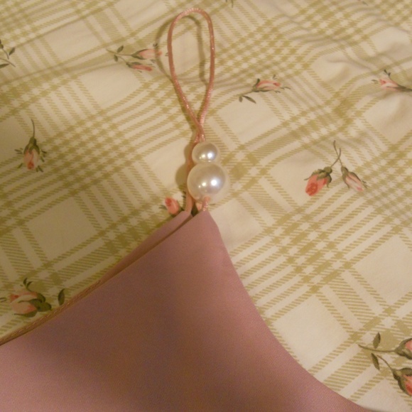 NWT. Rose Pink Pearl Like on Strap Beads. Top. - Picture 3 of 6